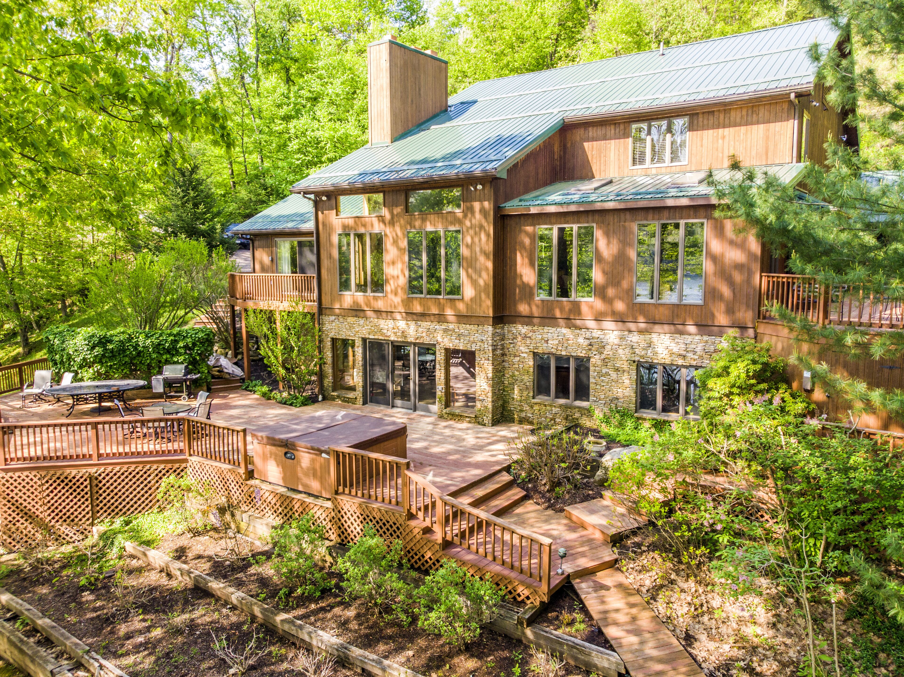 Shelby-on-the-Lake | 4 Master Suites! Spacious + Game Room!