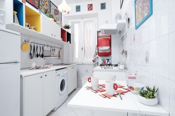 Fridge, microwave, oven, stovetop