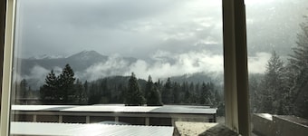 PROMO 8.50 WEEKLY AND 12.50 MONTHLY DISCOUNT
Mt Shasta Cabin/Studio