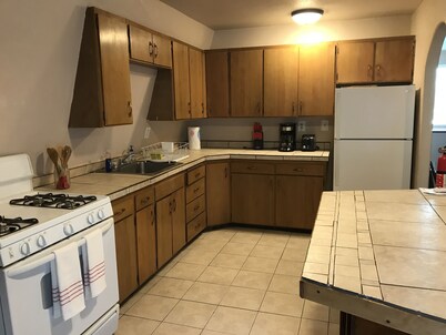 PROMO 8.50 WEEKLY AND 12.50 MONTHLY DISCOUNT
Mt Shasta Cabin/Studio