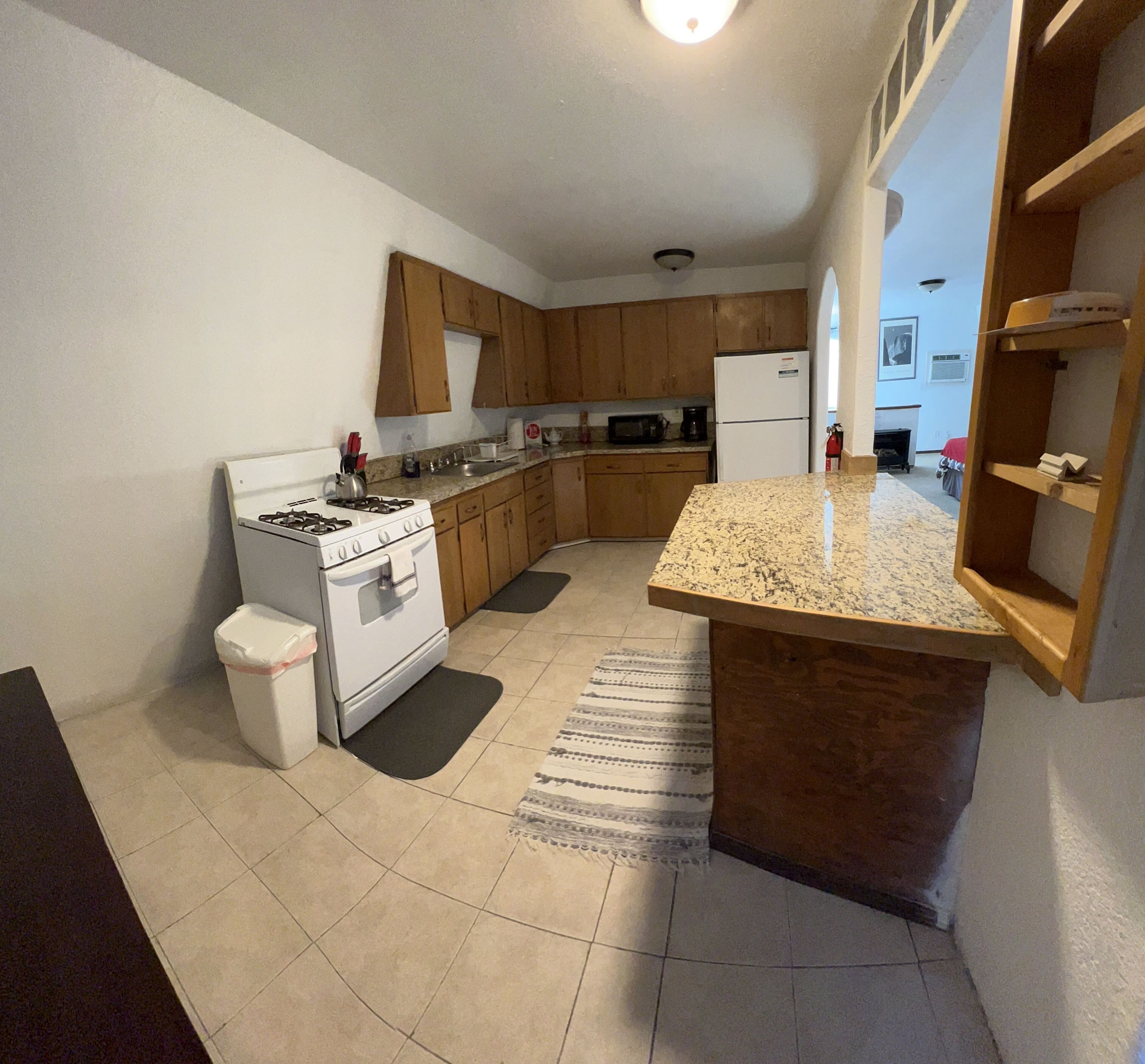 ثلاجة، ميكروويف، فرن، موقد طهي مسطح