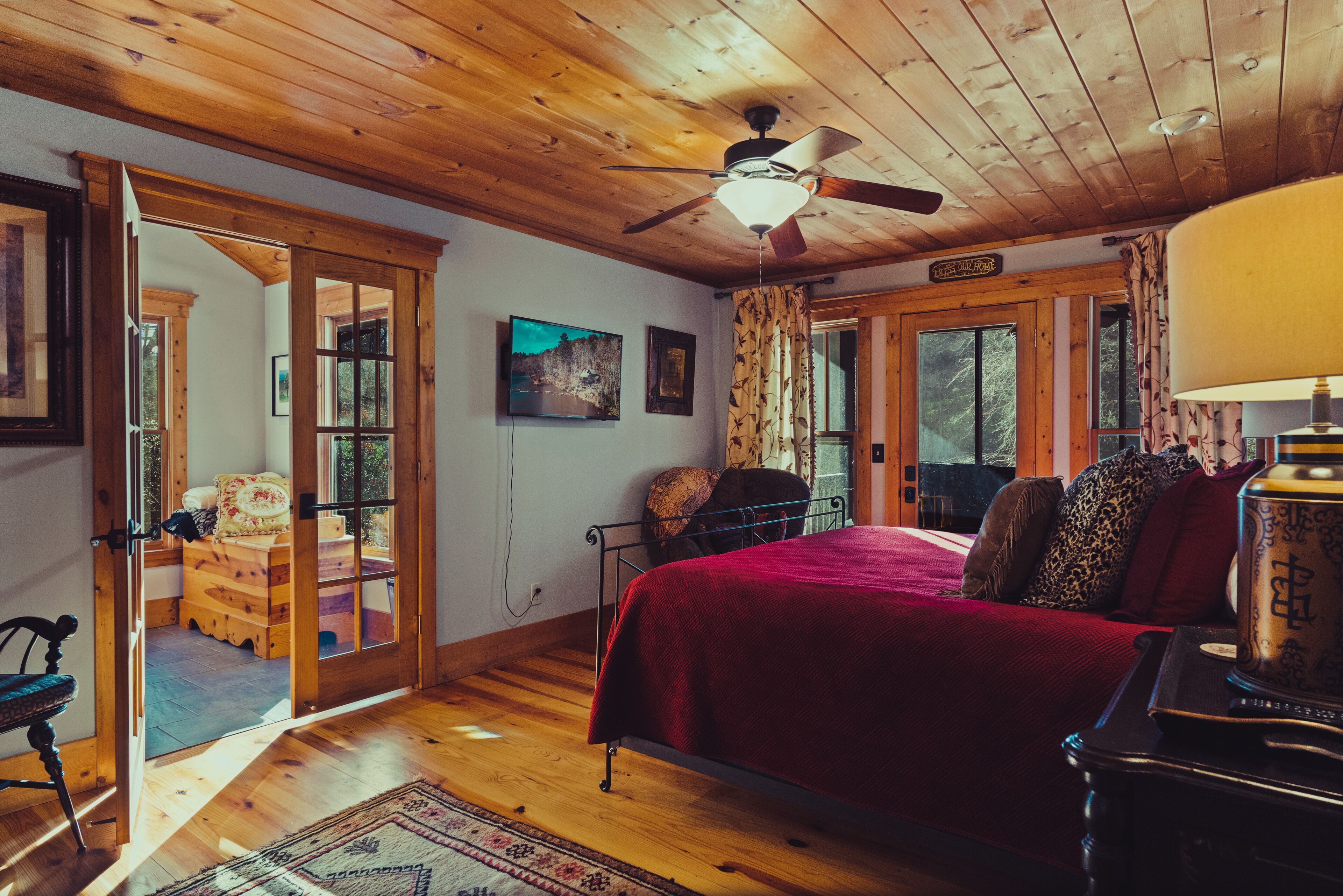 3 chambres, fer et planche à repasser, Wi-Fi gratuit, draps fournis