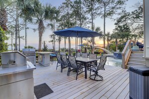 تناول الطعام بالخارج