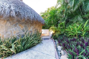 Property grounds - Stunning Open-Air Villa w/ Private Pool and Partial Ocean Views (Huatulco)