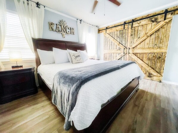 2 bedrooms, iron/ironing board, travel cot, WiFi - Upscale Townhouse Heart of SA's medical Center (San Antonio)