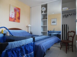 4 bedrooms, iron/ironing board