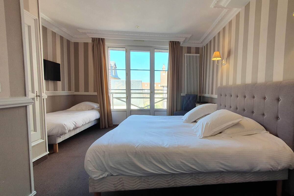 أغطية فراش متميزة ومكتب وتجهيزات عازلة للصوت وواي فاي مجانًا