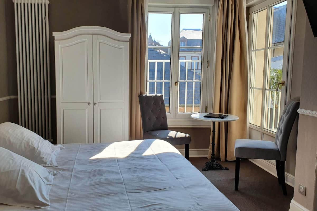 Superior double or twin room, 3 bedrooms (bathtub or shower)