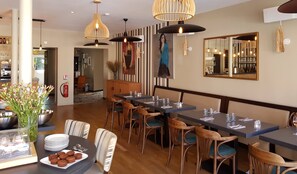 Daily buffet breakfast for a fee - Les Cabines (Houlgate)