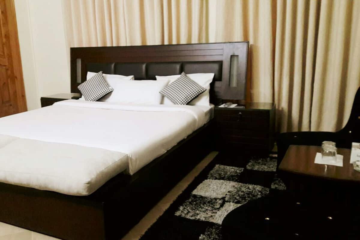 In-room safe, iron/ironing board