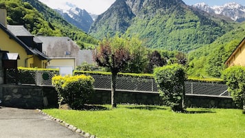 Chalet | Courtyard view