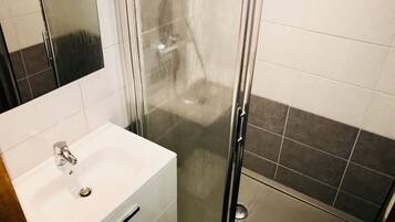 Chalet | Bathroom shower