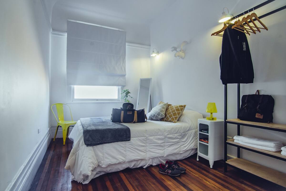 Camera doppia, 1 letto matrimoniale, bagno condiviso | Biancheria da letto di alta qualità, insonorizzazione, Wi-Fi gratuito