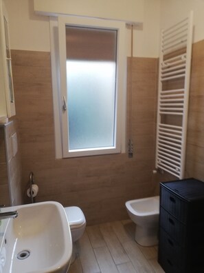 Shower, hair dryer, towels, soap - Ca' Concordia Venice (Mestre)