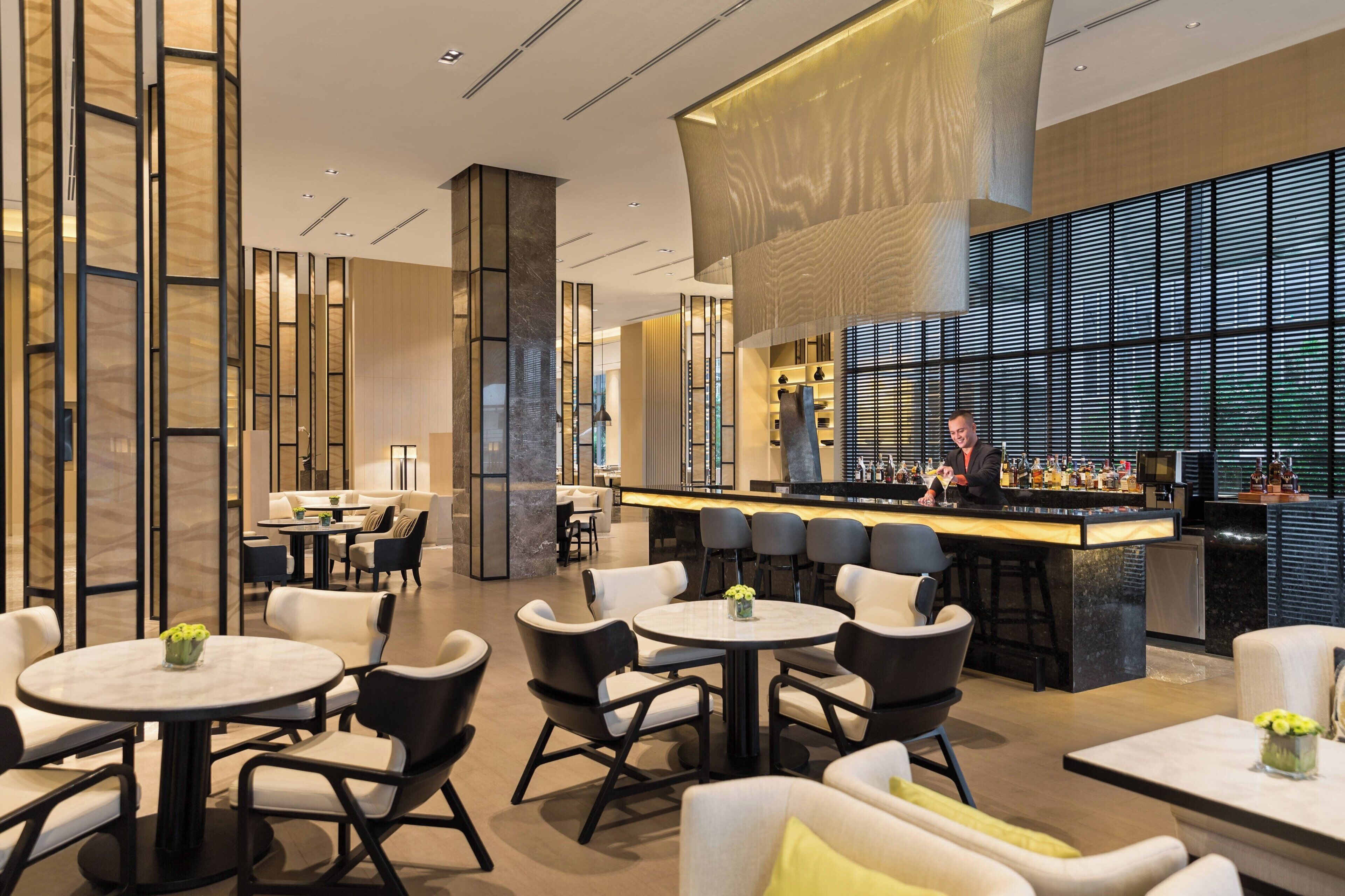 serves breakfast, lunch and dinner