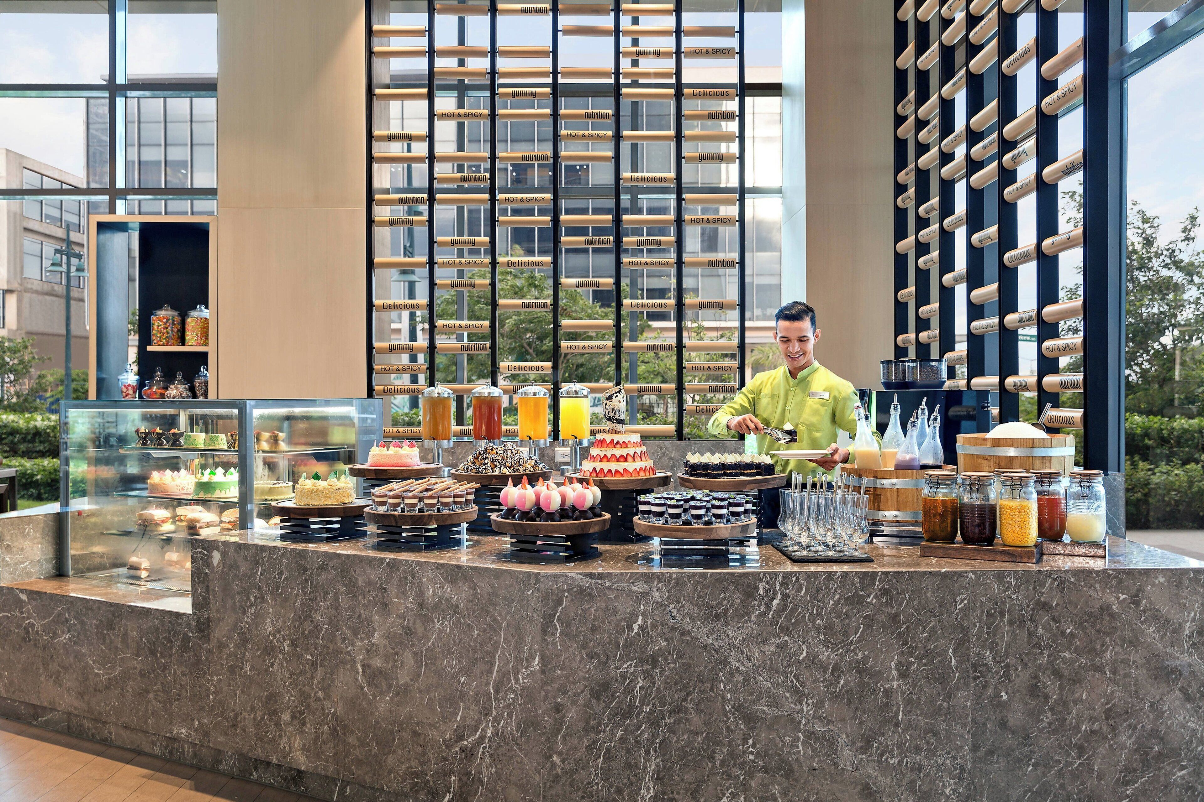 serves breakfast, lunch and dinner