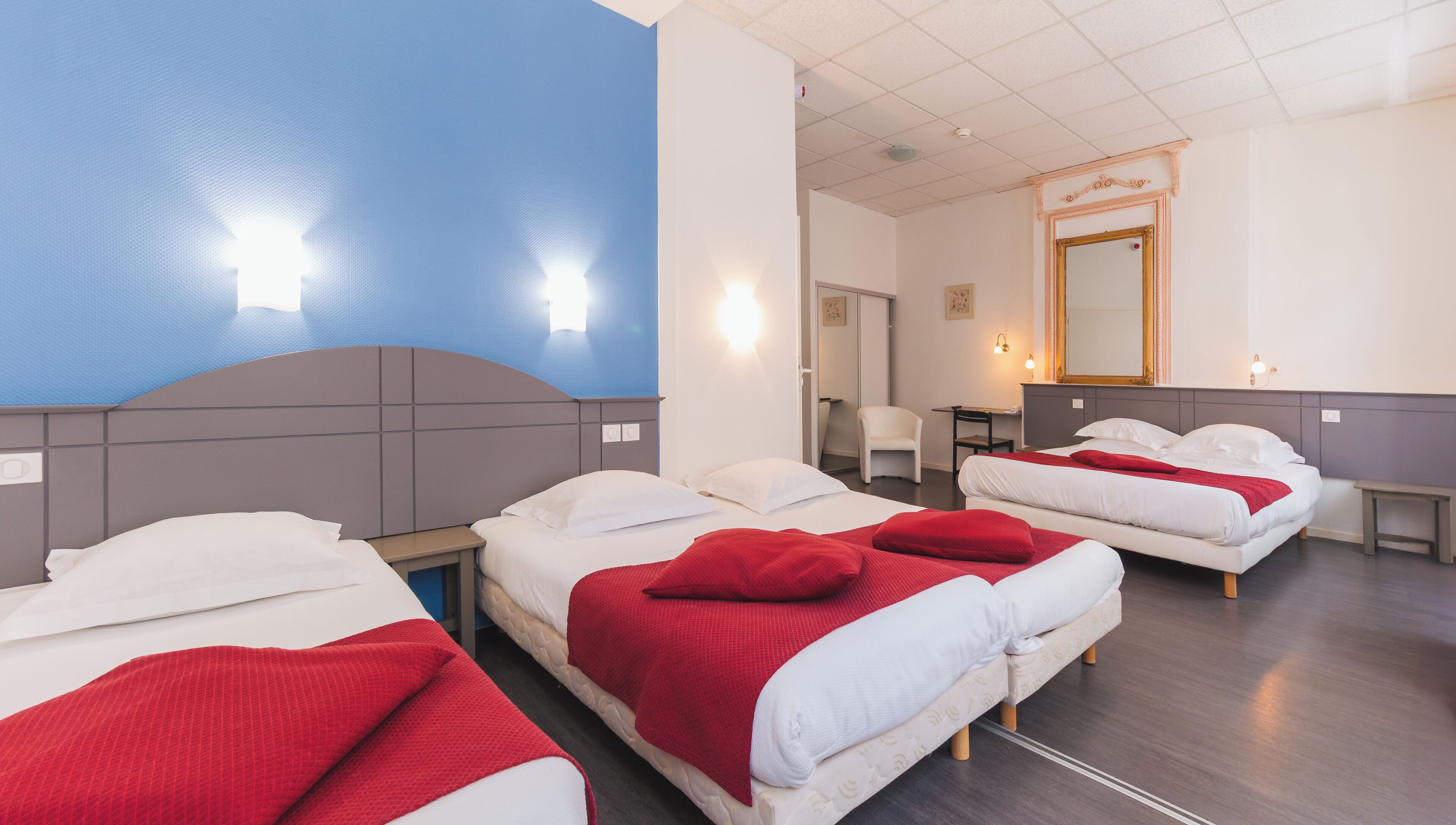 Individuell dekoriert, individuell eingerichtet, Schreibtisch