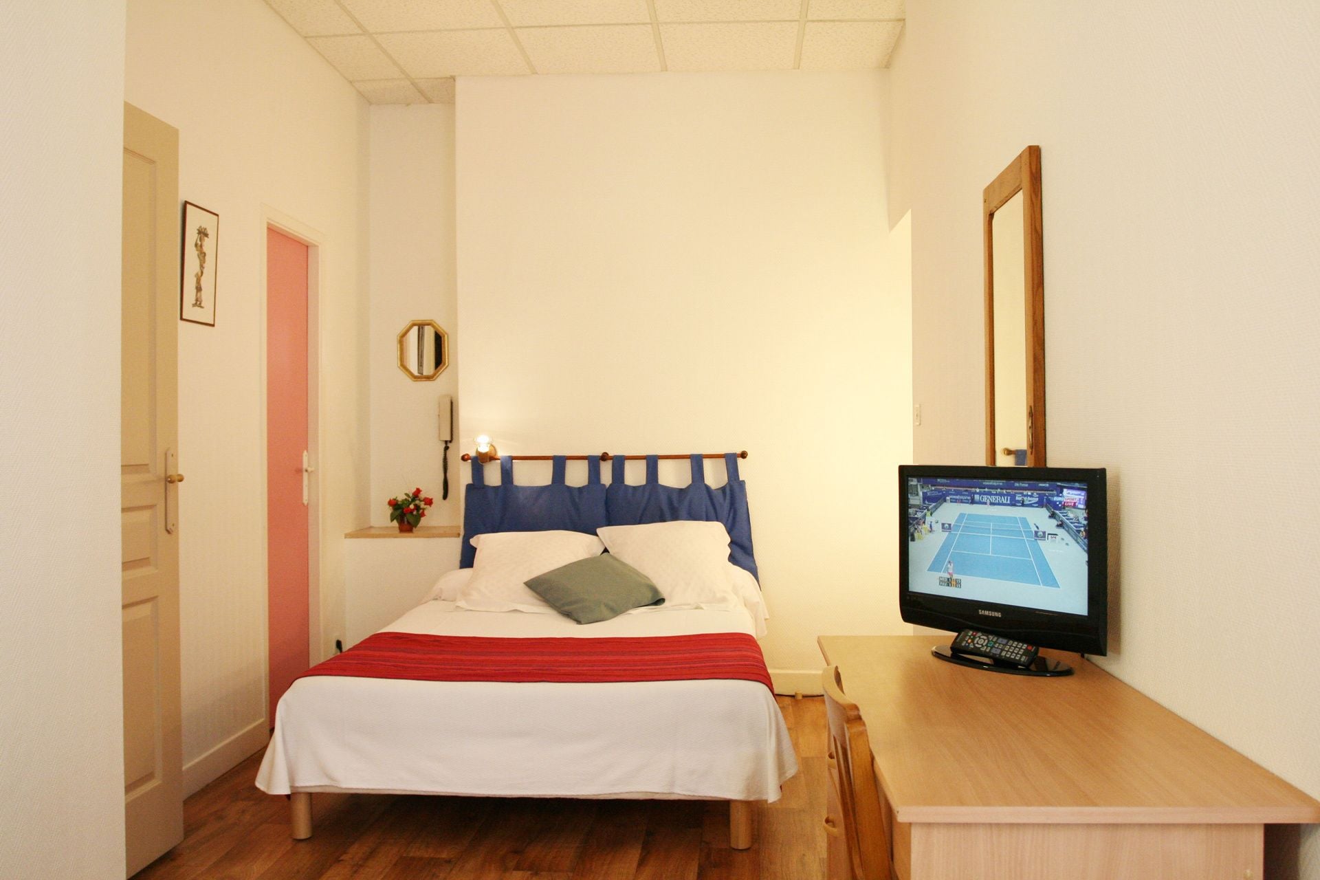 standard twin room | 1 bedroom, individually decorated, individually furnished, desk
