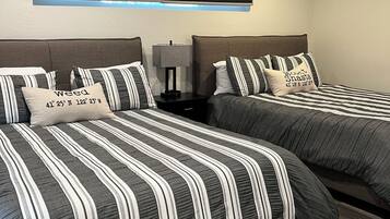 Deluxe Condo, Mountain View | 1 bedroom, free WiFi, bed sheets