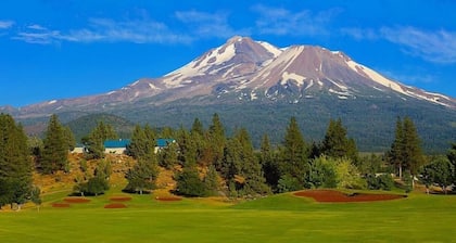 Lake Shastina Golf Resort