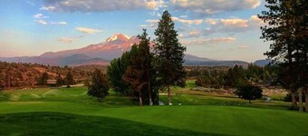 Lake Shastina Golf Resort