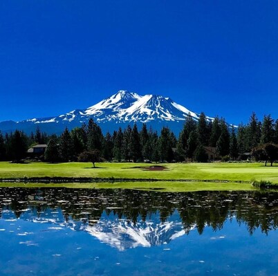 Lake Shastina Golf Resort