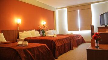 Camera tripla | Minibar, una cassaforte in camera, una scrivania, Wi-Fi gratuito