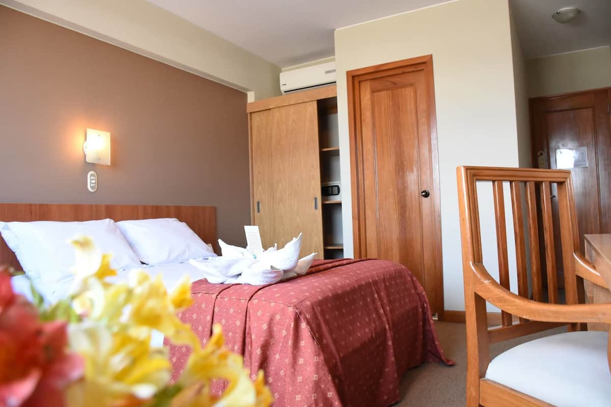 Single Room | Minibar, in-room safe, desk, free WiFi