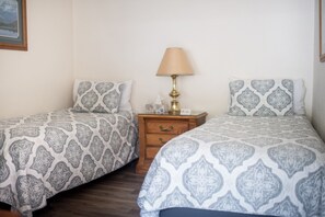 Free WiFi, bed sheets - Cozy Mountain Motel  (Austin)