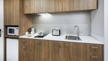 Microwave, stovetop, electric kettle, cookware/dishes/utensils