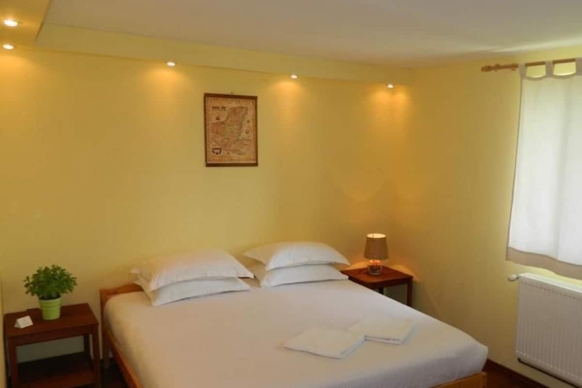 Standard Double or Twin Room, Private Bathroom, Vineyard View | Cots/infant beds, rollaway beds, free WiFi