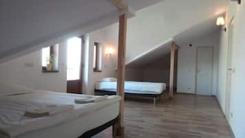 Family Quadruple Room, Multiple Beds, Private Bathroom, Courtyard View | Cribs/infant beds, rollaway beds, free WiFi