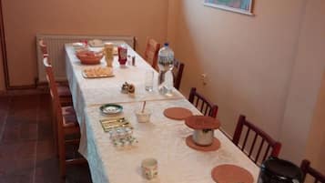 Colazione a pagamento, servita tutte le mattine