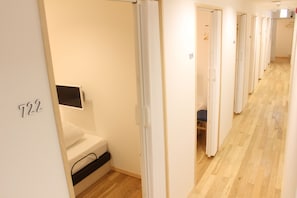 Premium Capsule Room 2, Men only