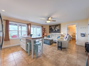 Smart TV, fireplace, books, offices