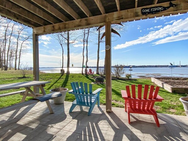 Outdoor dining - Scenic "Harbour View House" Beautiful Waterfront, Overlooking Charlottetown. (Stratford)