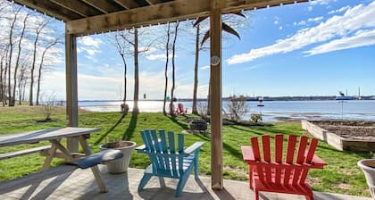 Scenic Harbour View House, Exceptional Oceanfront overlooking Charlottetown.