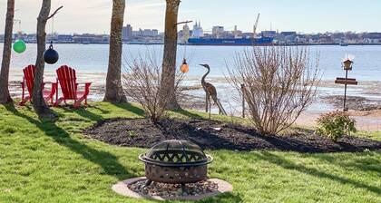 Scenic "Harbour View House" Beautiful Waterfront, Overlooking Charlottetown.