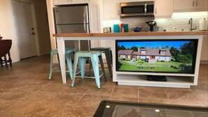 Geladeira, micro-ondas, fogão, cooktop