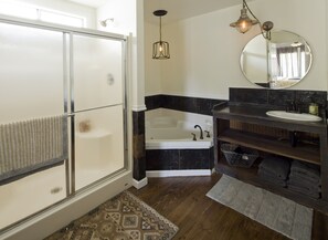 Shower, jetted bath, hair dryer, towels - Get cozy lakeside in a chic chalet with mountain views (Hiawassee)