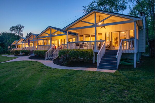 Exterior - Get cozy lakeside in a chic chalet with mountain views (Hiawassee)