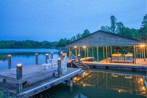 Property grounds - Get cozy lakeside in a chic chalet with mountain views (Hiawassee)