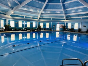 Pool - Inn Kognito 1 Lakefront, hot tub fire pit Kalahari 2nd house next door available (Emerald Lake)