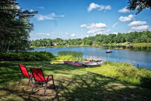 Inn Kognito 1 Lakefront, hot tub fire pit Kalahari 2nd house next door available