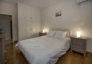 Appartement, 2 chambres | 2 chambres, fer et planche à repasser, accès au Wi-Fi (inclus)