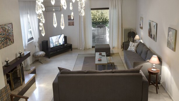 Apartment, 2 Bedrooms | Living area