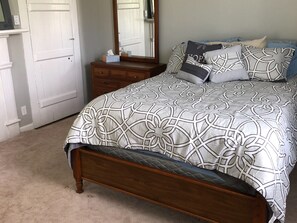 3 bedrooms, iron/ironing board, free WiFi, bed sheets - New River Gorge gem, conveniently located for all activities.  (Edmond)