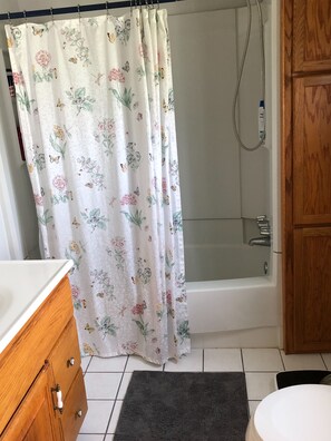 Hair dryer, towels - New River Gorge gem, conveniently located for all activities.  (Edmond)