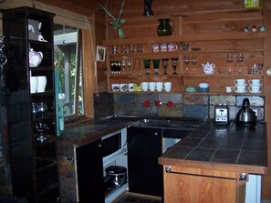 Fridge, microwave, oven, stovetop - The Huntsman Cabin (Warburton)