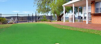 Beggars Bridge Vineyard Homestead Pool Tennis